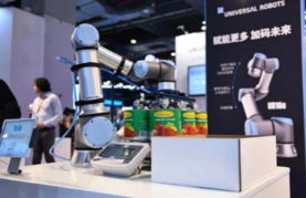中國(guó)工業(yè)機(jī)器人發(fā)展 增速領(lǐng)跑全球，智能機(jī)器人銷售勢(shì)頭強(qiáng)勁