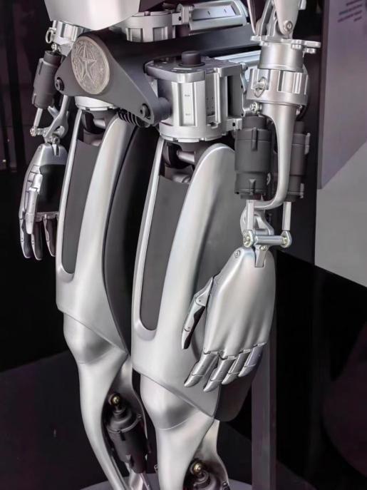 2023世界人工智能大會 智能機器人亮相引爆熱潮，最低售價百萬引領(lǐng)行業(yè)新動向