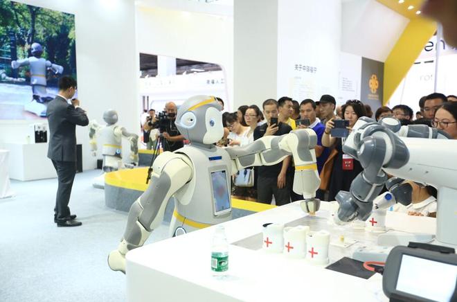 “機”動時刻，智領(lǐng)未來 中瑞福寧機器人閃耀2018世界機器人大會
